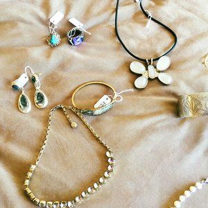 Assortment of Vintage / Antique Jewelry